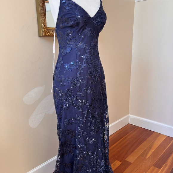 Gorgeous Dark blue size 6 prom dress brand new - Picture 2 of 8